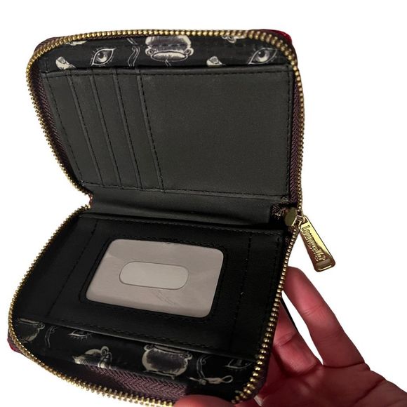 Loungefly Disney Hocus Pocus I Smell Children Wallet Zip Around Cosplay Funko - Picture 2 of 10